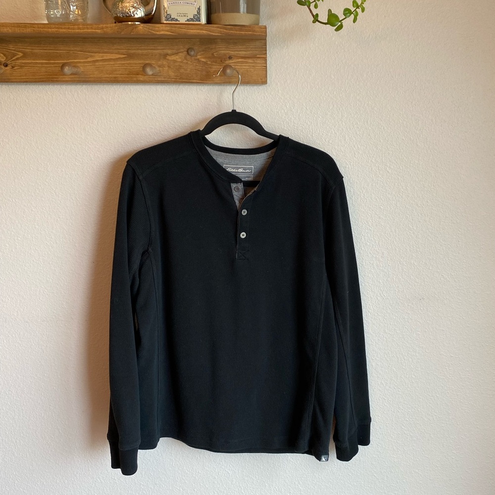 Eddie Bauer Men’s Waffle Henley in Black